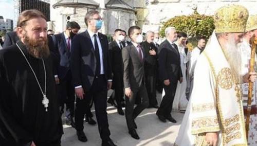 Vučić o spekulacijama da je htio govoriti na sahrani Amfilohija