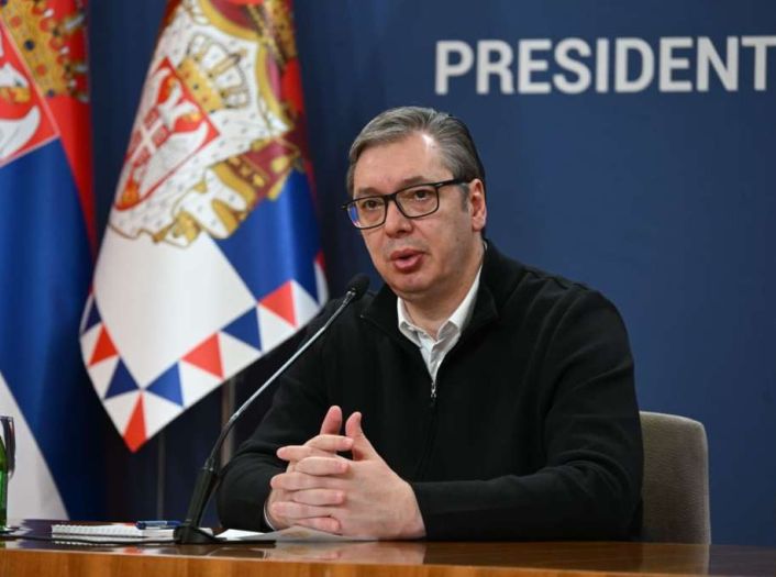 Vučić obećao veće penzije i plate građanima