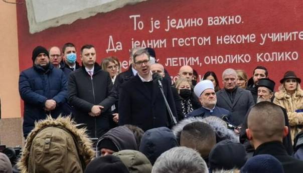 Vučić obišao Bošnjake u Priboju: Moramo da živimo zajedno
