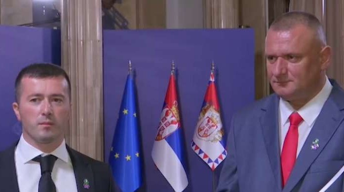 Vučić odlikovao suspendirane policajce Kosovske policije