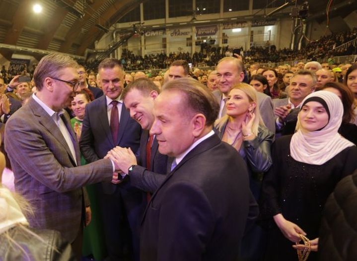 Vučić održao skup u Novom Pazaru: 'Bošnjaka mora biti više u institucijama Srbije'