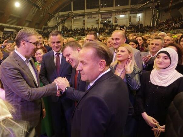Vučić održao skup u Novom Pazaru: 'Bošnjaka mora biti više u institucijama Srbije'