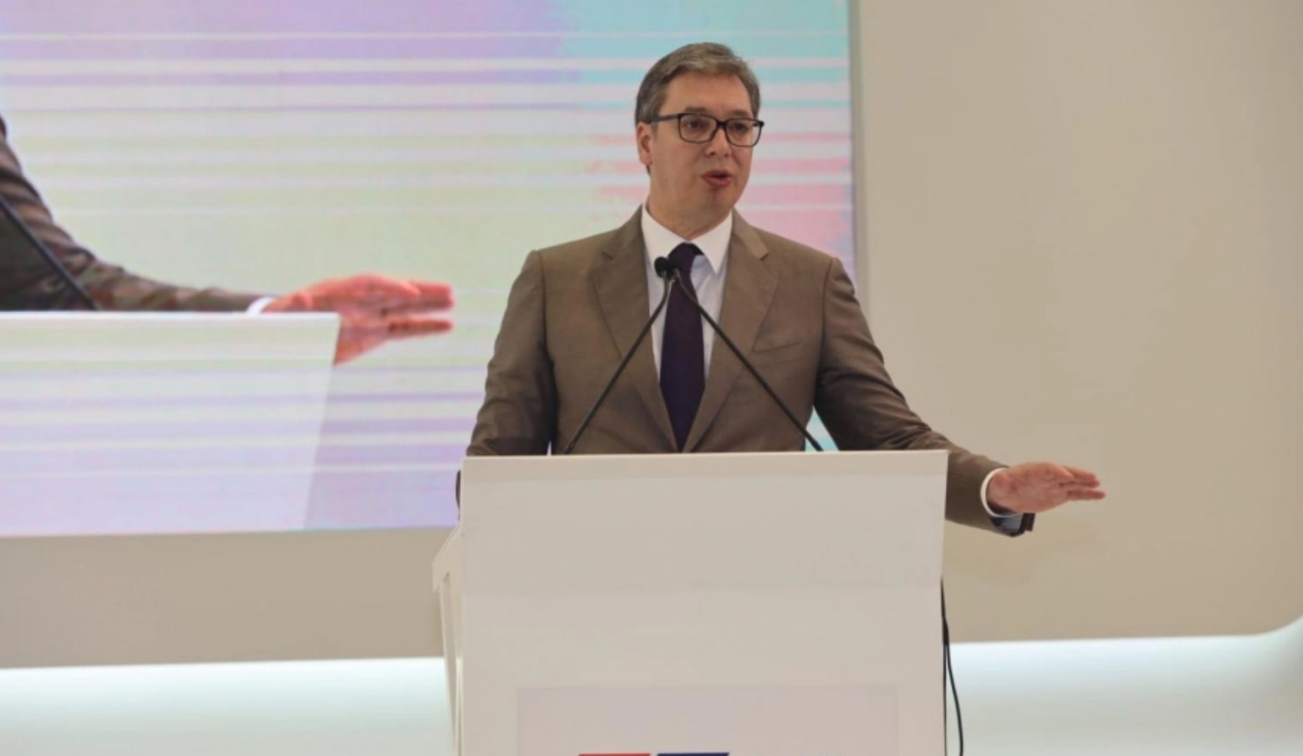 Vučić ostaje predsjednik SNS-a do izbora