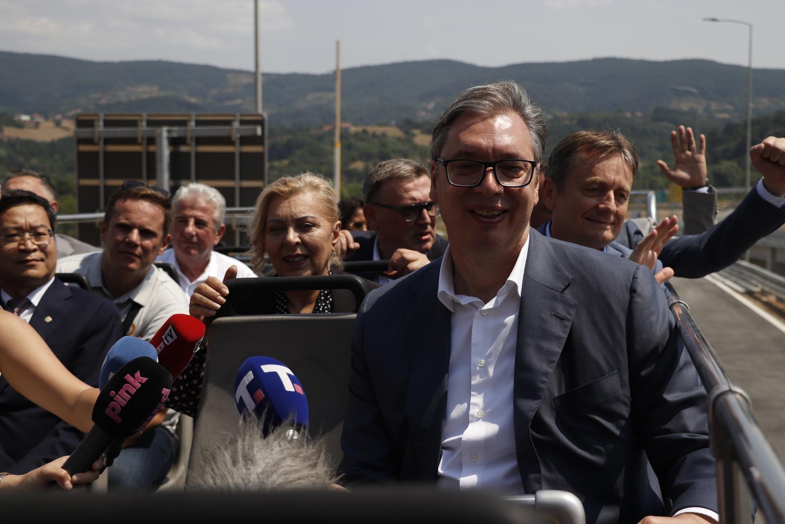 Vučić otvorio autoput bez dozvole: Pravilnik o sigurnosti suspendovan