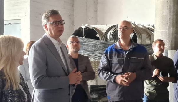 Vučić pokazao robne rezerve: Želim da narod sve vidi