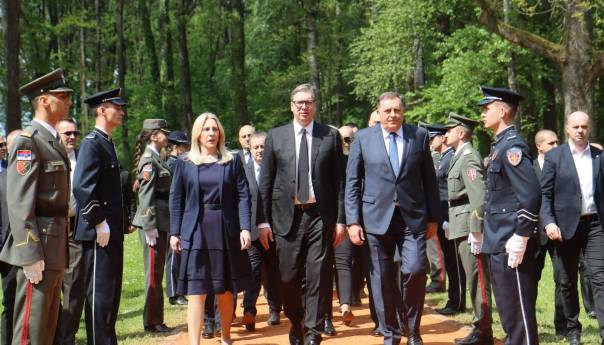 Vučić: Pokušam da nađem uzroke ovog zla, ali ne uspjevam