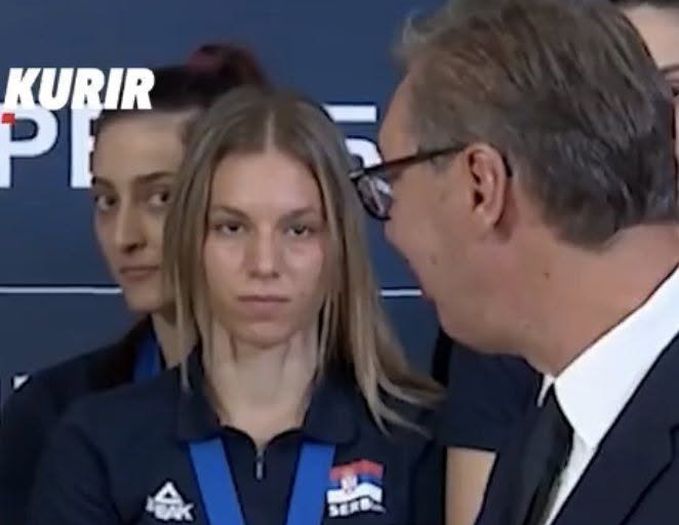 Vučić ponižen kao nikad prije: Odbojkašice ga slušale sa gađenjem