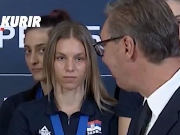 Vučić ponižen kao nikad prije: Odbojkašice ga slušale sa gađenjem