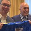 Vučić pozirao sa dresom Italije, komentari urnebesni: "Sad nam je jasno..."