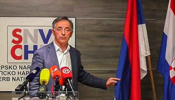 Vučić pozvao Srbe u Hrvatskoj da izvjese zastave, Pupovac protiv