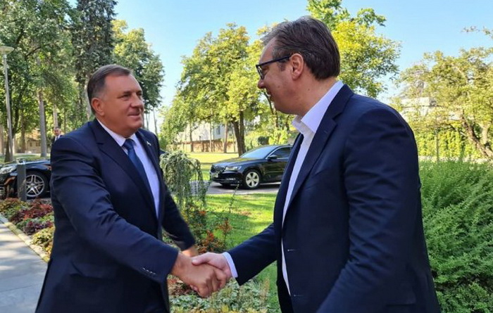 Vučić predao Dodiku prednacrt zakona o zaštiti srpskog jezika i ćirilice