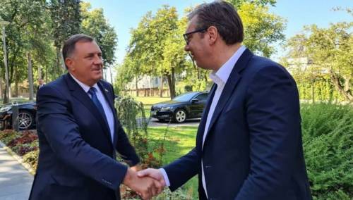 Vučić predao Dodiku prednacrt zakona o zaštiti srpskog jezika i ćirilice