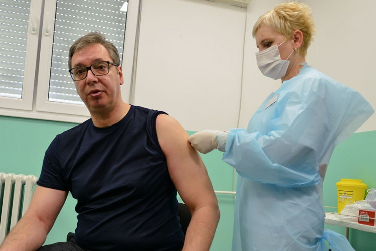 Vučić primio drugu dozu vakcine protiv korone