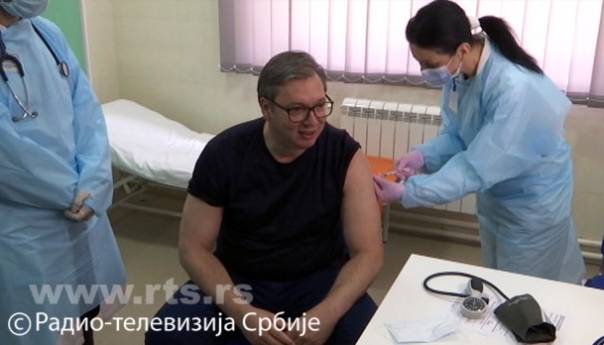 Vučić primio vakcinu protiv koronavirusa