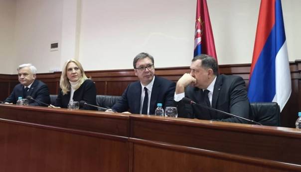 Vučić proglašen počasnim građaninom Mrkonjić Grada