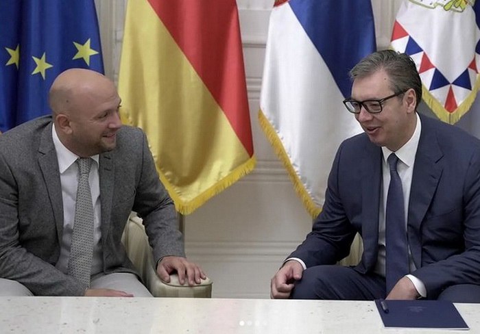 Vučić razgovarao sa Sarazzinom o situaciji u regiji