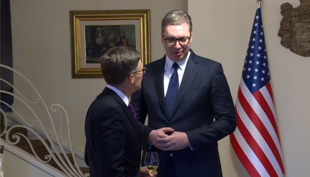 Vučić rekao Cholletu koje su 'crvene linije' Beograda o Kosovu