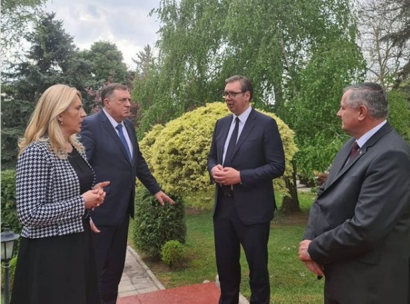 Vučić s Dodikom: Nismo razgovarali o non paperu