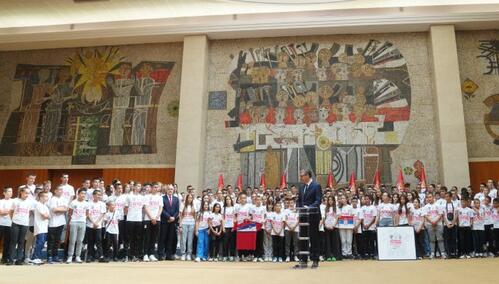 Vučić s učesnicima kampa iz RS i Kosova - 'Srbija te zove'