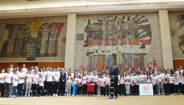 Vučić s učesnicima kampa iz RS i Kosova - 'Srbija te zove'