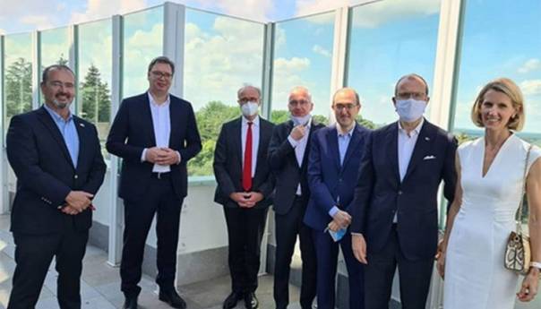 Vučić sa ambasadorima Kvinte: Podrška obnovi dijaloga, zabrinutost zbog korone