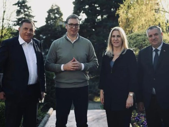 Vučić sa Dodikom i čelnicima RS o 'ključnim' pitanjima