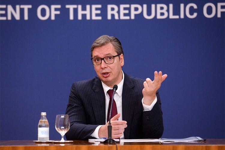 Vučić sa rukovodstvom RS sutra u podne