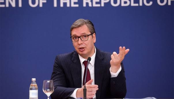 Vučić sa rukovodstvom RS sutra u podne