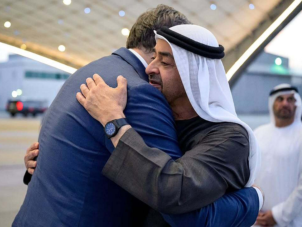 Vučić se iznenada pojavio na Bliskom istoku, izgrlio se sa predsjednikom