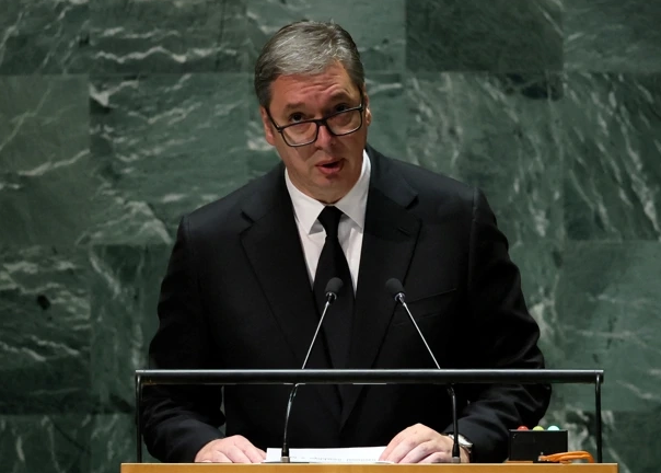Vučić se narugao pozivu Milanovića da članice UN-a priznaju Kosovo
