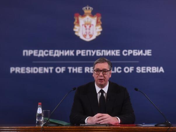 Vučić se obratio naciji i obećao veće plate i penzije