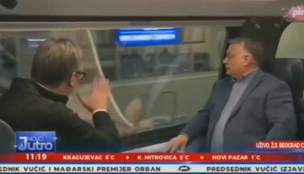 Hit na internetu: Kome Vučić maše iz voza?