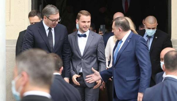 Vučić se sastao sa Dodikom i Stanivukovićem