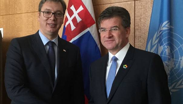 Vučić se u Briselu sastao sa Lajčakom