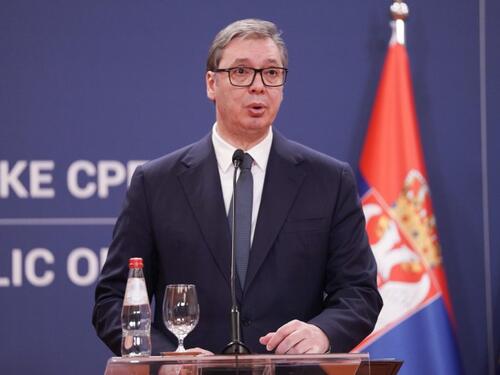Vučić se večeras obraća, komentarisat će i Rezoluciju o Srebrenici