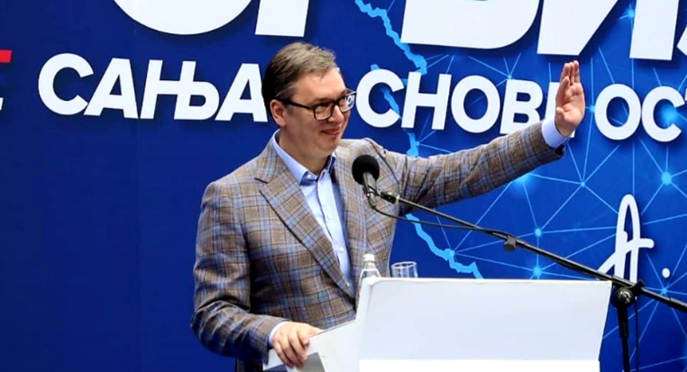 Vučić: Službe kažu da su protesti pokušaj obojenih revolucija