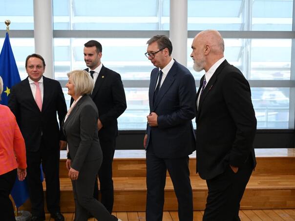 Vučić: Srbiji od plana rasta oko milijardu i 580 miliona eura