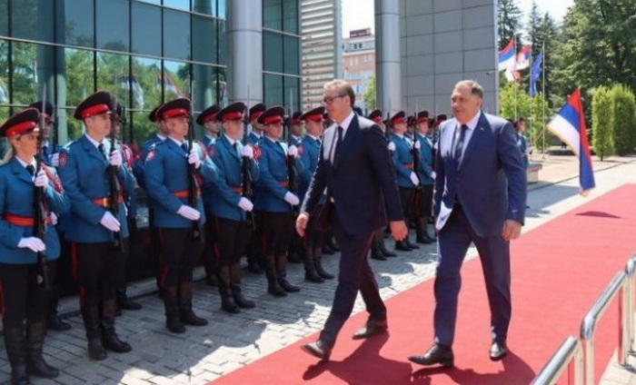 Vučić svečano dočekan u Banjoj Luci, počeo sastanak u Vladi RS-a