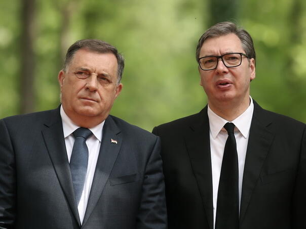 Vučić u strahu od protesta, Dodik mu pružio podršku