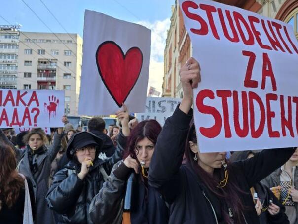 Vučić učenicima pomjera raspust zbog protesta Vučić učenicima pomjera raspust zbog protesta