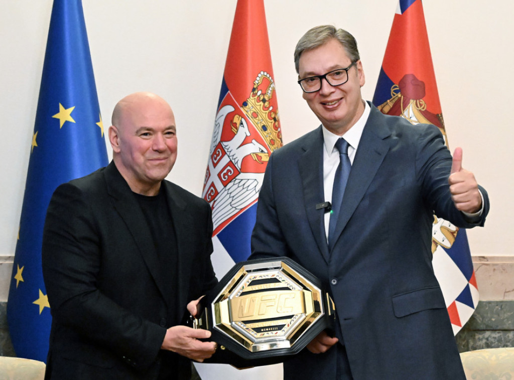 Vučić ugostio Danu Whitea i poklonio mu gusle