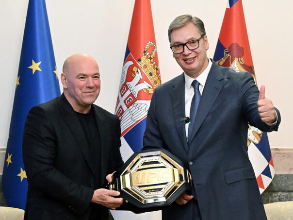 Vučić ugostio Danu Whitea i poklonio mu gusle