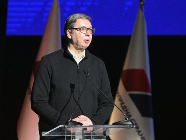 Vučić: Umjetnom inteligencijom su dodavali krezube ljude na našem skupu