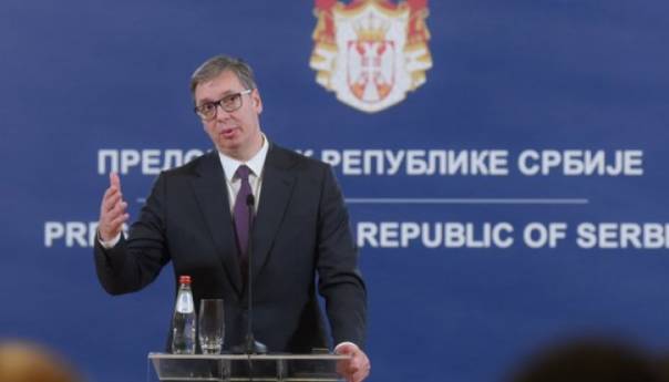 Vučić: Uspjeli smo da imamo struje i plina da ljudi u gaćama šetaju po kući