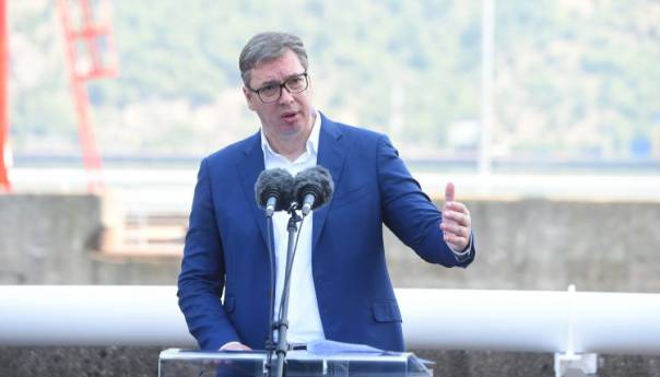 Vučić: Uvodimo lutriju, plaćamo da bi se ljudi vakcinisali