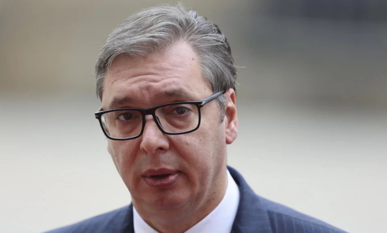 Vučić veoma zabrinuto poručio: Razmatramo dizanje helikoptera, moramo se zaštiti...