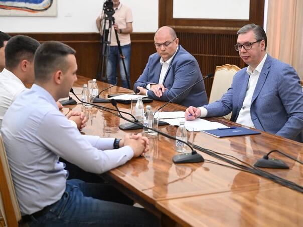Vučić 'zabrinut' najavama o štrajku glađu studenata 'koji hoće da uče'
