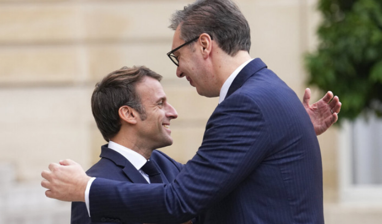 Vučić zadovoljan razgovorima sa Macronom