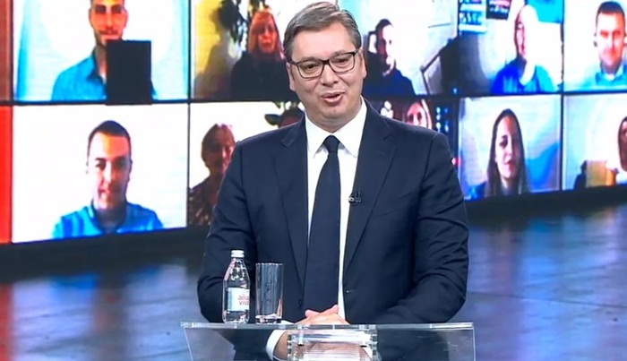 Vučić započeo online izbornu kampanju, mahao televizorima