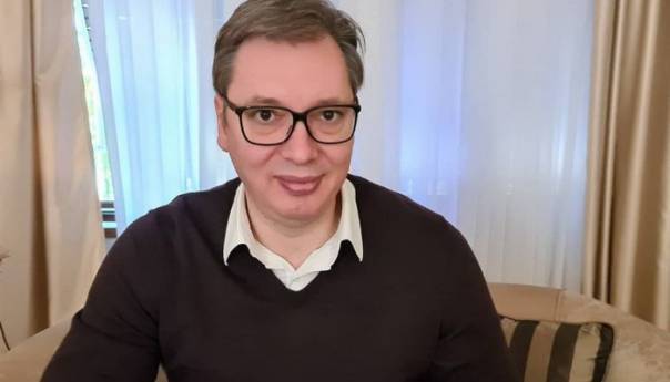 Vučić završio prvi semestar: Dobio sam tri desetke i jednu devetku